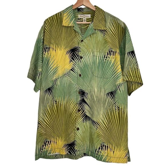 🐿️ Tommy Bahama Men Silk Hawaiian Shirt Palm Print Size Medium - Picture 1 of 3